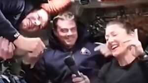 Falha no sistema de coleta de resíduos é resolvida por encanadora espacial da missão Artemis II; Veja vídeo