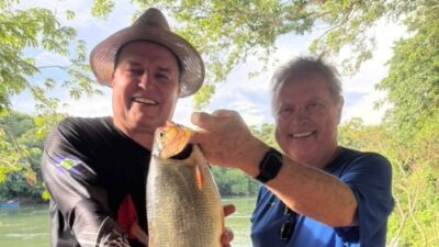 Blairo Maggi visita pesqueiro de Max Russi no Rio Manso e registra momento de lazer; Veja vídeo