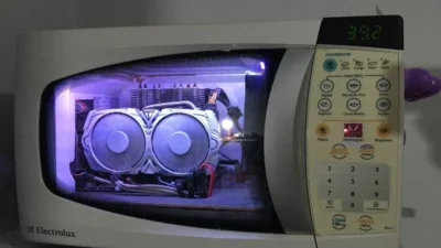 PC dentro de micro-ondas viraliza e prova que criatividade gamer não tem limites; veja vídeo