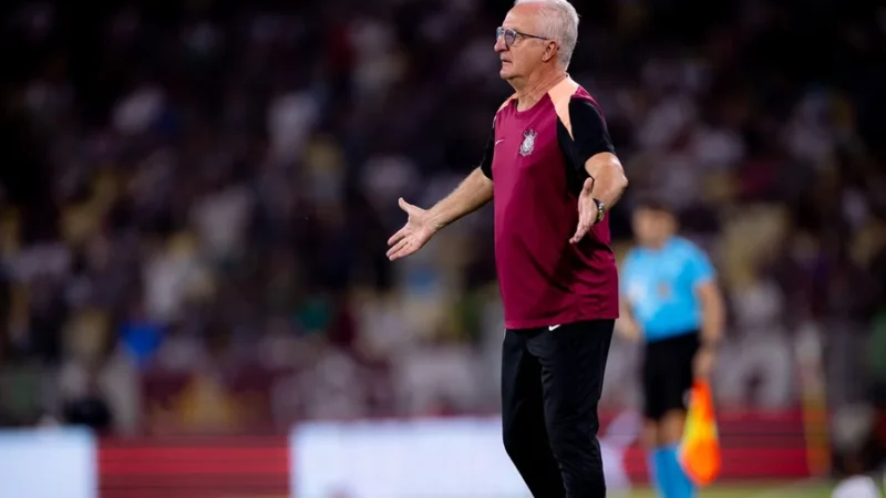 VÍDEO: Dorival se despede do Corinthians após demissão e relembra títulos e crise no clube