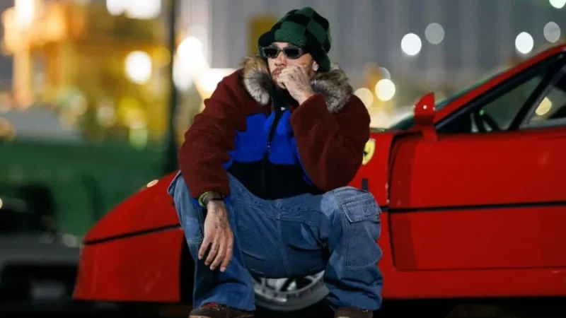 VÍDEO: Hamilton aparece em drift com Ferrari F40 em Tóquio e movimenta semana da F1 no Japão