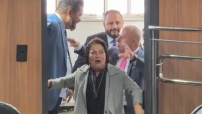 Blindagem ou estratégia: Baixinha assume controle e isola Chico 2000 da imprensa; veja vídeo