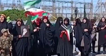 Iranianos formam muralha humana contra os EUA; Veja vídeo