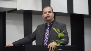 Ilde Taques avança, articula maioria e já se vê próximo da presidência da Câmara de Cuiabá; veja vídeo