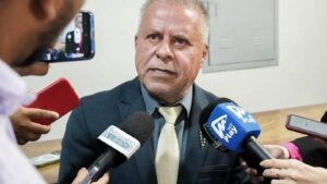 “Estou em casa”: Chico 2000 retorna à Câmara de Cuiabá e reação chama atenção; veja vídeo