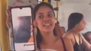 Mulher flagra importunação sexual em ônibus, toma celular e suspeito é preso em flagrante; veja vídeo