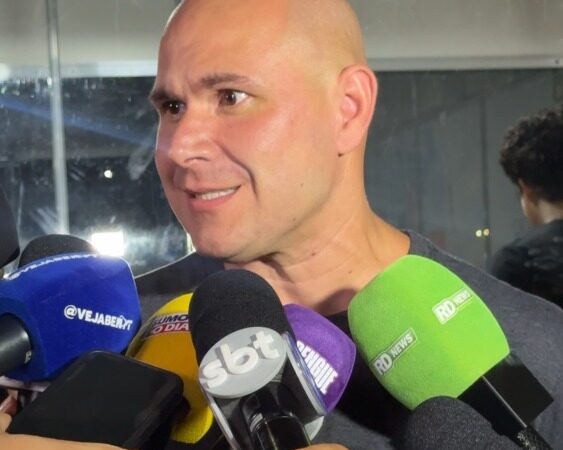 Abílio faz trocadilho com o MDB ao criticar a gestão da água, cita Várzea Grande e dispara: “a fonte volta a funcionar”; veja vídeo