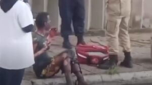 Mulher morre após incêndio em banheiro e marido fica gravemente ferido; Veja vídeo