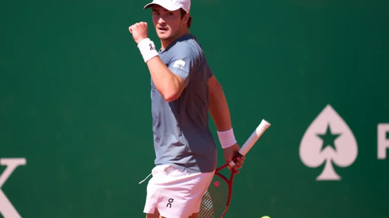 VÍDEO: João Fonseca entra no top 40 e repete feito de Guga em Monte Carlo