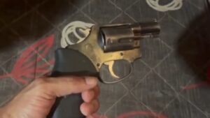 Briga por esbarrão termina em tiros, prisão e dupla tentativa de homicídio; Veja vídeo