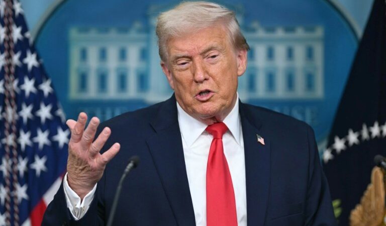 Tensão no Golfo: Reage a Taxas no Estreito de Ormuz e Cita Acordo de Cessar-Fogo; veja vídeo