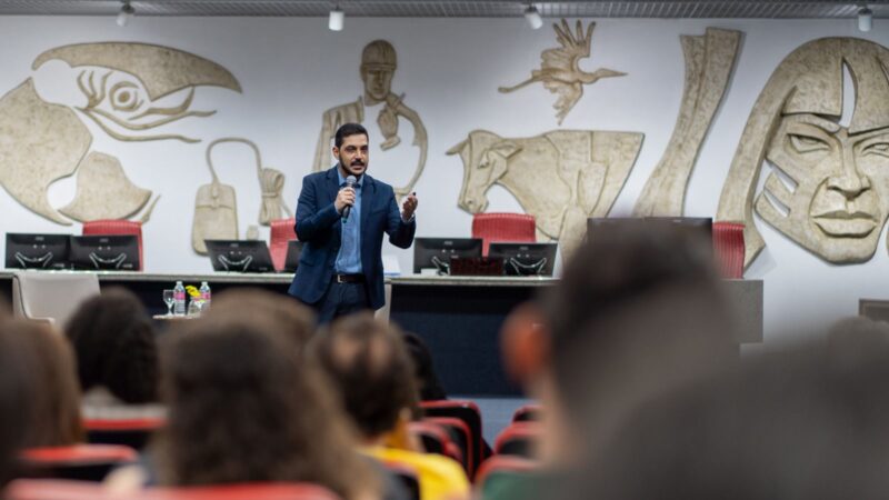 Palestra em Cuiabá aborda “guerra interior” com base no Bhagavad Gita