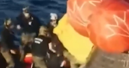 Histórico: astronautas retornam com sucesso após missão à Lua e cápsula pousa; Veja vídeo