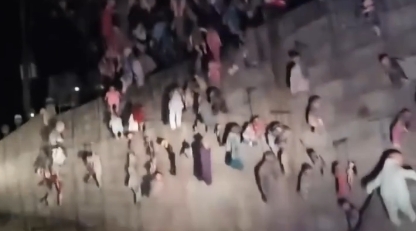 Cena assustadora viraliza: motorista encontra rua cheia de bonecas penduradas em MG