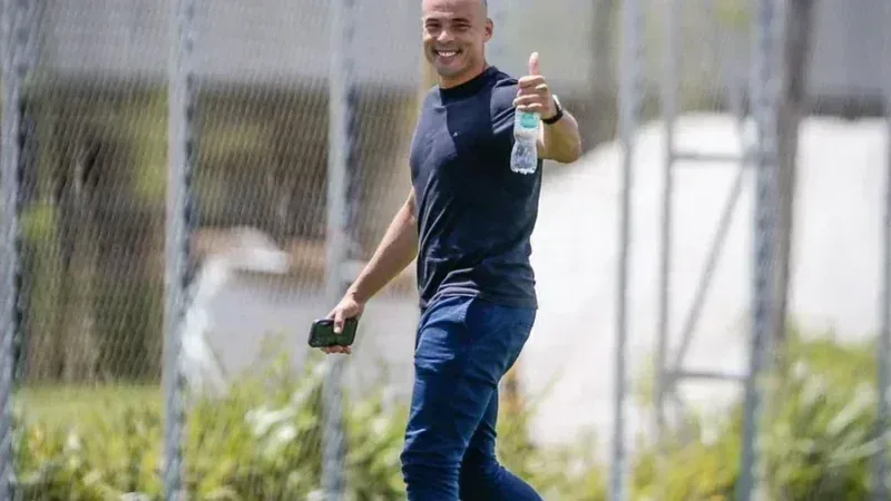 Ídolo volta ao Corinthians: Julio Cesar assume como gerente