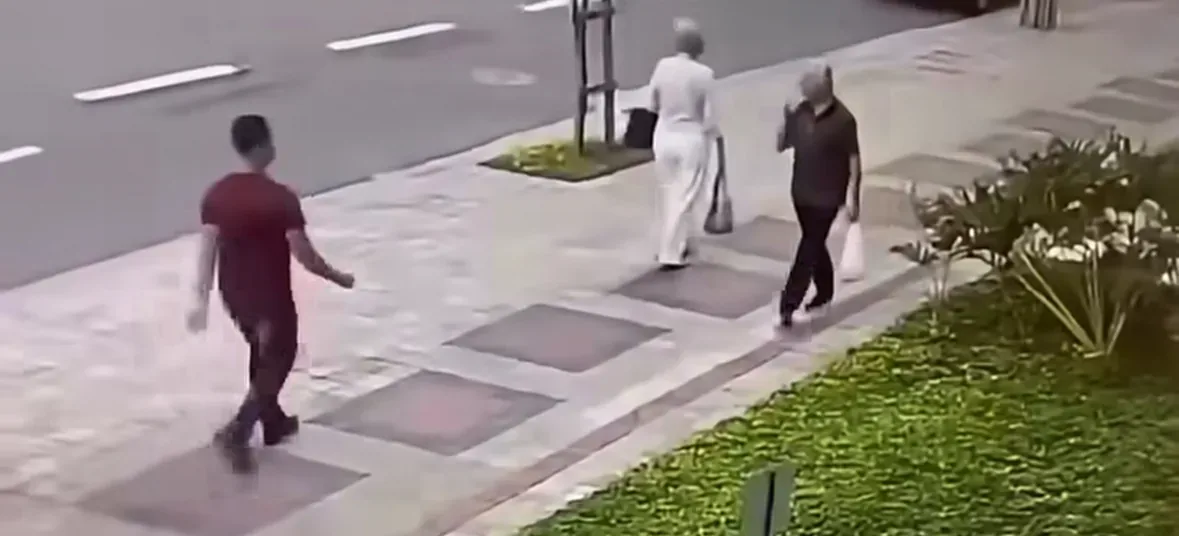 Adolescente derruba idosa de 85 anos para roubar pulseira; Veja vídeo