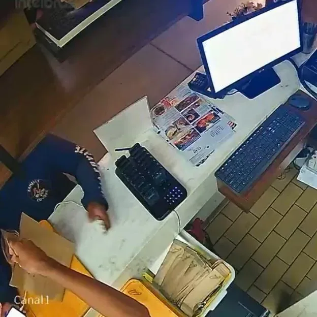 Câmera revela discussão seguida de agressão entre entregador e funcionário no Shopping Estação; veja vídeo