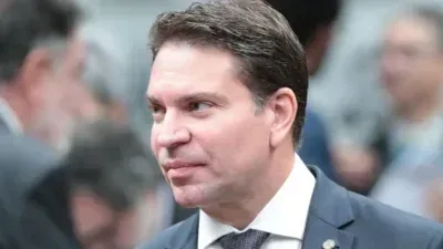 Após detenção nos EUA, Alexandre Ramagem rompe silêncio e critica atuação da PF