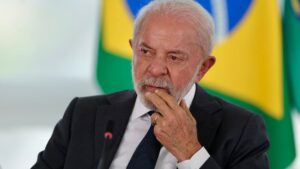 Gesto inesperado em cerimônia: Lula quebra protocolo e chama atenção em cúpula com a Espanha; veja vídeo