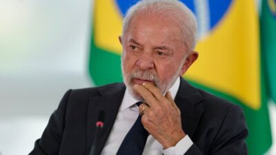 Gesto inesperado em cerimônia: Lula quebra protocolo e chama atenção em cúpula com a Espanha; veja vídeo