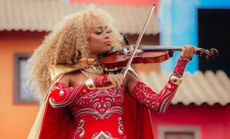 Brasil rouba a cena: violino com funk vira momento histórico no retorno do RioFW; veja vídeo