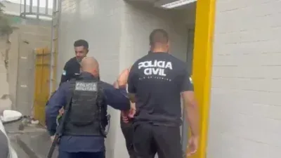 VÍDEO: Festa do CV acaba com prisão, fuzis, granadas e macaco apreendido