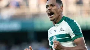 Coritiba supera o Atlético-MG, volta a vencer e aumenta crise do Galo; veja os gols
