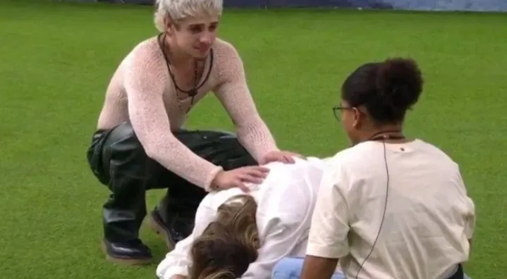 Ana Paula Renault recebe notícia da morte do pai e chora no Reality; Veja vídeo