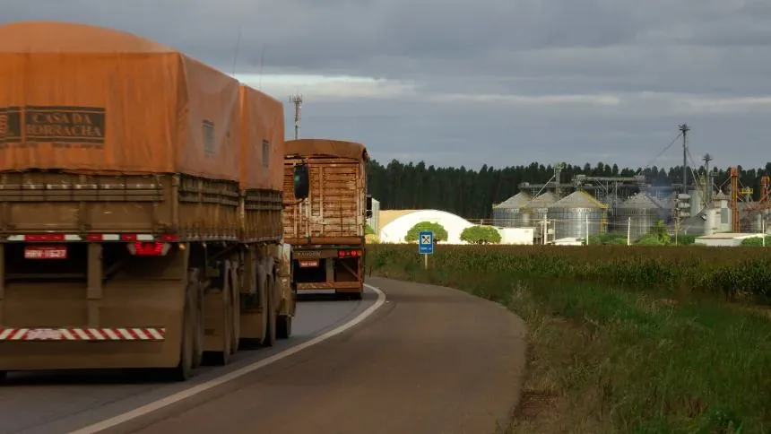 ALERTA NO AGRO: Transporte pressiona preços e derruba produtividade no campo