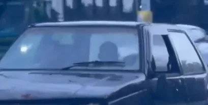 Motorista é flagrado andando de ré em avenida movimentada; Veja vídeo