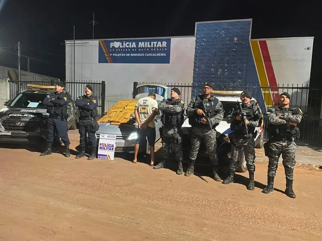 Polícia encontra 60 tabletes de drogas escondidos em veículo e prende motorista em MT; veja vídeo