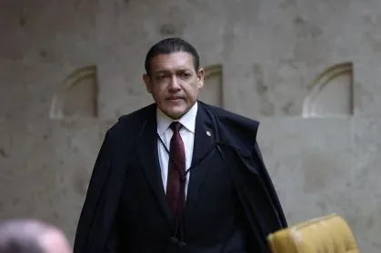 Fachin rejeita pedido para afastar Nunes Marques de ação relacionada à CPI do Banco Master