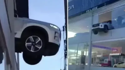 Carro invade vitrine de concessionária durante manobra; Veja vídeo