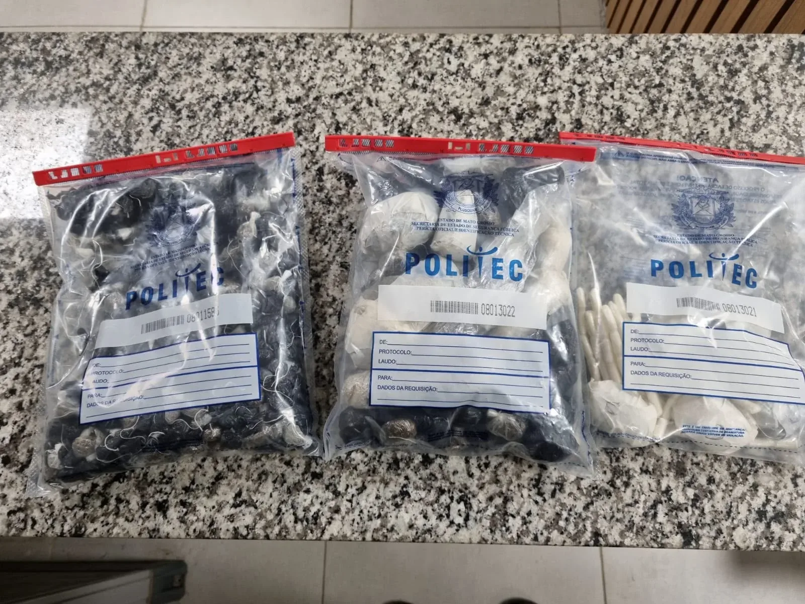 Gaeco encontra drogas e documentos durante operação contra facção na PCE em Cuiabá; veja vídeo