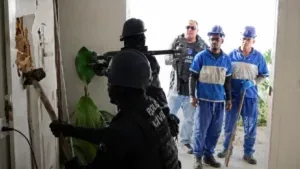 Casa de luxo usada por criminosos é destruída; Veja vídeo