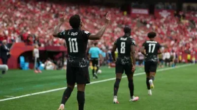 Jonathan David marca três, Canadá goleia Catar e fica perto das oitavas da Copa; veja os gols