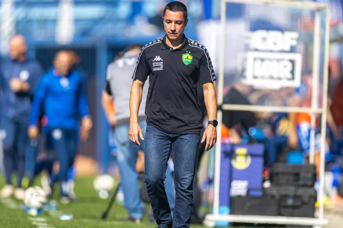 VÍDEO: Eduardo Barros lamenta postura do Cuiabá e diz que derrota começou no primeiro tempo