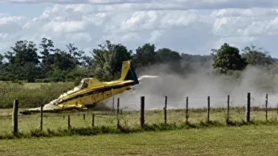 Aeronave sofre falha em voo e cai durante tentativa de pouso; veja vídeo
