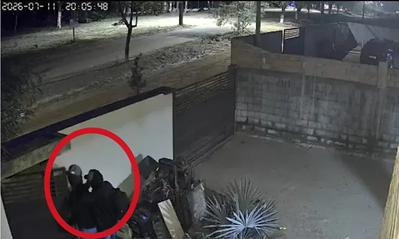 Criminosos armados rendem moradores e levam três iPhones durante assalto em Alta Floresta; veja vídeo