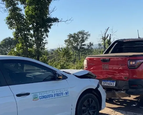 Mulher fica ferida após engavetamento com três veículos em Cáceres; veja vídeo