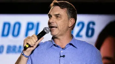 Flávio Bolsonaro promete declarar “guerra ao narcotráfico” e tratar facções como terroristas se eleito; Veja vídeo