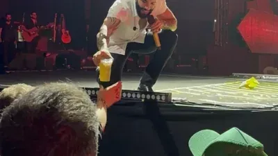 Gusttavo Lima brinca e prova bebida de Max Russi na Exposul em Rondonópolis; veja vídeo