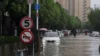 Tufão de 151 km/h provoca enchentes e deixa mais de 215 mil evacuados; veja vídeo