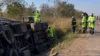 Motorista morre após carreta com algodão tombar e carga pegar fogo em Jangada; veja vídeo