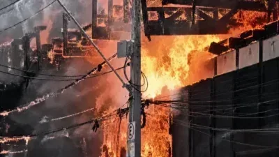 Incêndio destrói antigo prédio de Banco; Veja vídeo