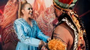Cacique Rony chama atenção ao visitar camarim de Joelma e dançar em Campo Novo do Parecis; veja vídeo
