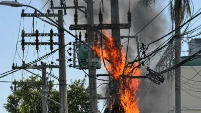 Incêndio atinge cabos e rede elétrica e deixa região sem energia; veja vídeo