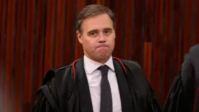 Mendonça atende Fachin e retira sigilo de parte das investigações do caso Master