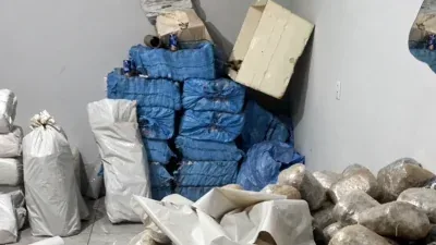 Polícia apreende mais de uma tonelada de drogas em imóvel usado como esconderijo; veja vídeo