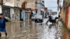 Chuva forte alaga ruas, cerca casas e dificulta saída de moradores; veja vídeo